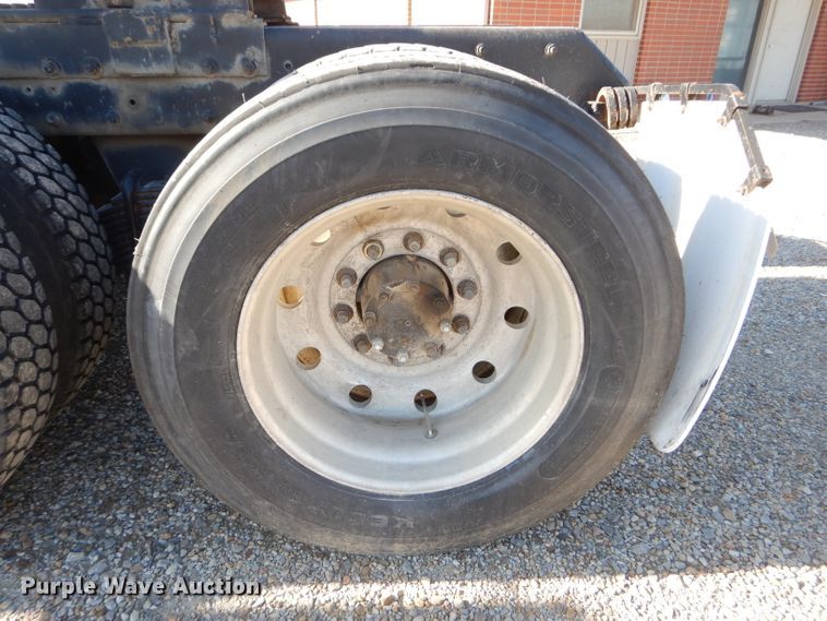 image for item DH4258 1998 Mack RD688S semi truck