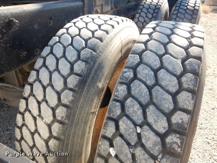 image for item DH4258 1998 Mack RD688S semi truck