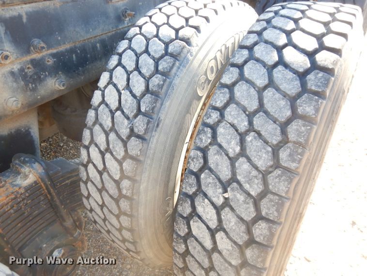 image for item DH4258 1998 Mack RD688S semi truck