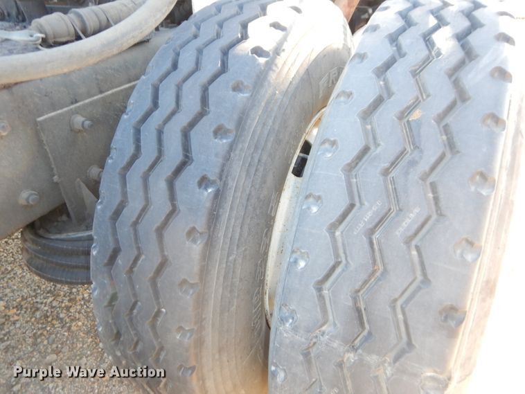 image for item DH4258 1998 Mack RD688S semi truck