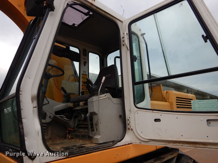 image for item DH5018 Liebherr A904 rubber tire excavator