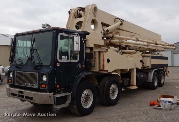 image for item DH5019 1993 Mack MR688S pump truck