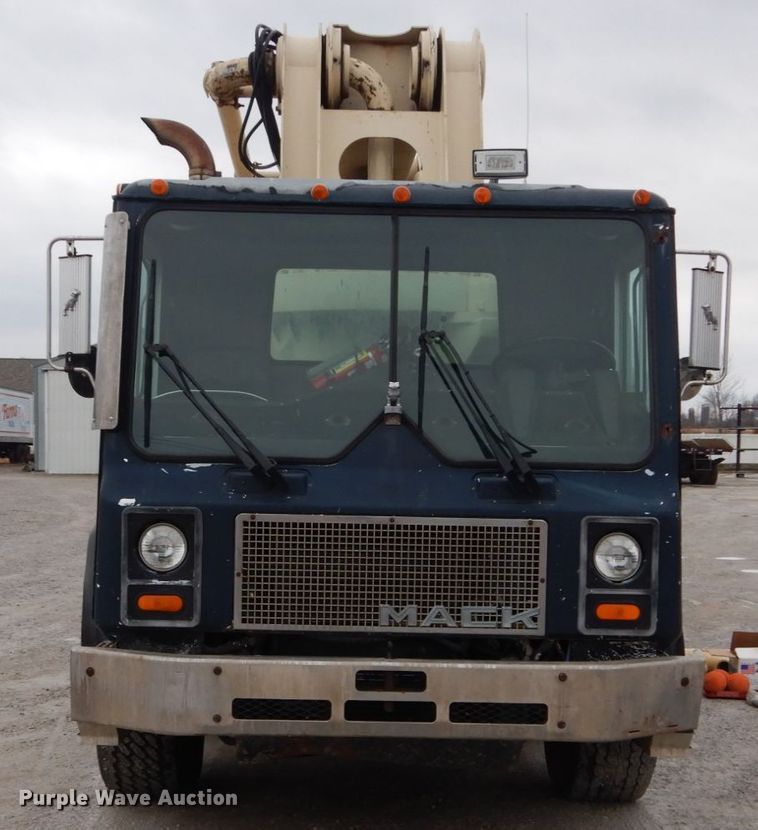 image for item DH5019 1993 Mack MR688S pump truck