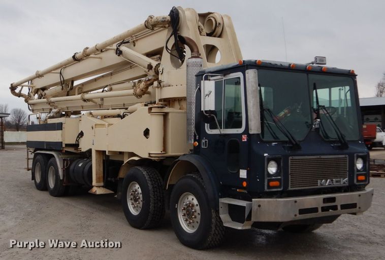 image for item DH5019 1993 Mack MR688S pump truck