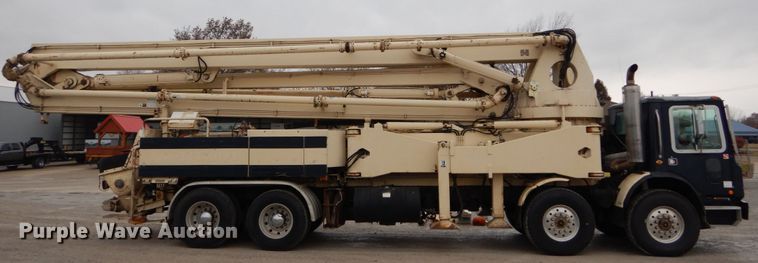 image for item DH5019 1993 Mack MR688S pump truck