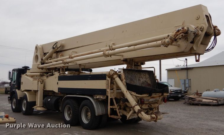 image for item DH5019 1993 Mack MR688S pump truck