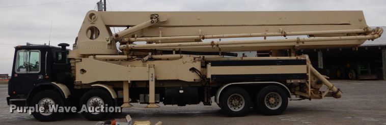 image for item DH5019 1993 Mack MR688S pump truck