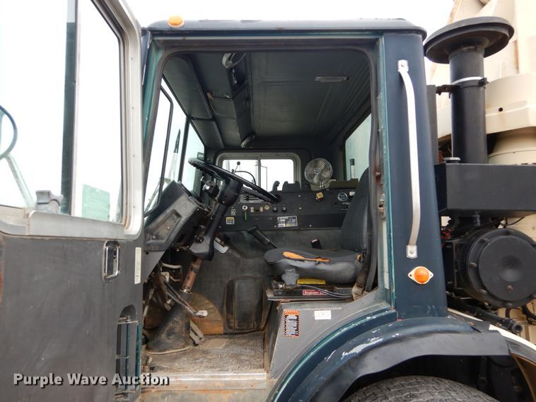 image for item DH5019 1993 Mack MR688S pump truck