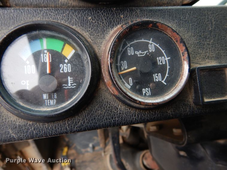 image for item DH5019 1993 Mack MR688S pump truck