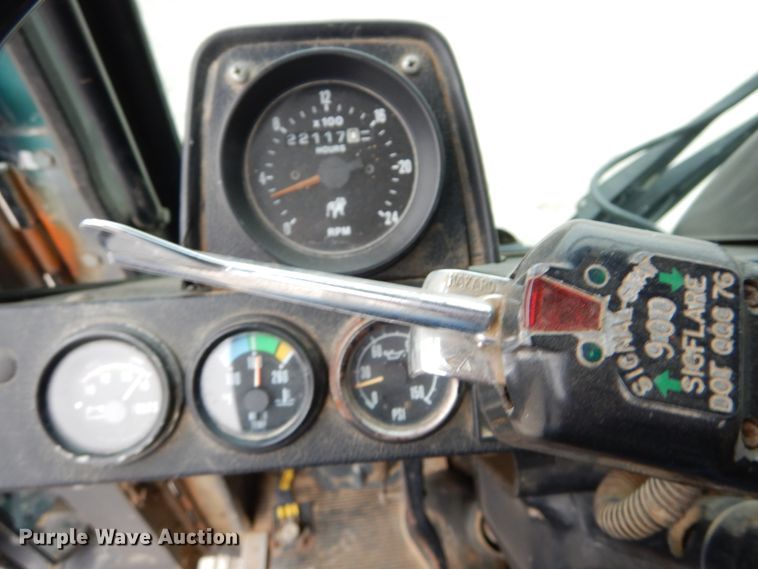 image for item DH5019 1993 Mack MR688S pump truck