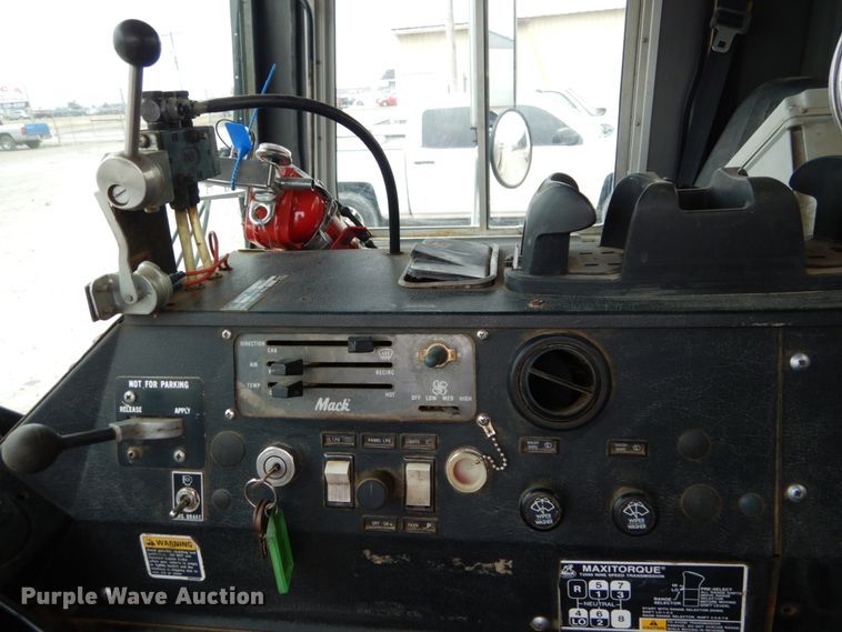 image for item DH5019 1993 Mack MR688S pump truck