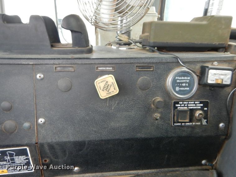 image for item DH5019 1993 Mack MR688S pump truck