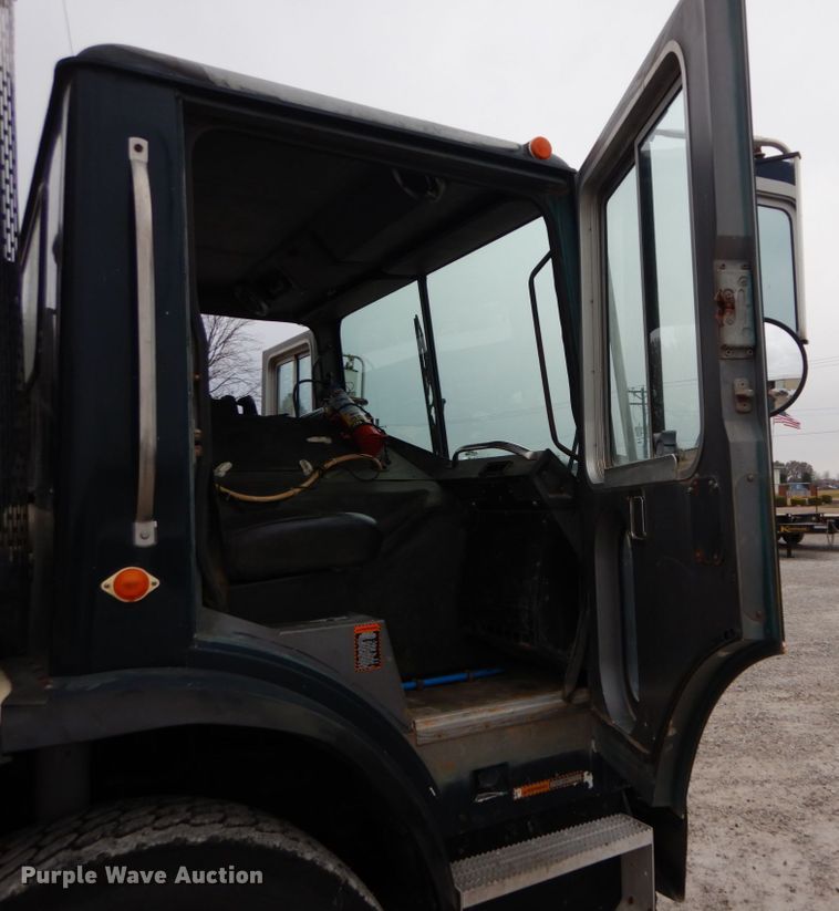 image for item DH5019 1993 Mack MR688S pump truck