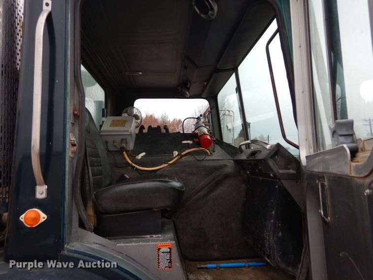 image for item DH5019 1993 Mack MR688S pump truck