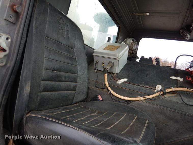 image for item DH5019 1993 Mack MR688S pump truck