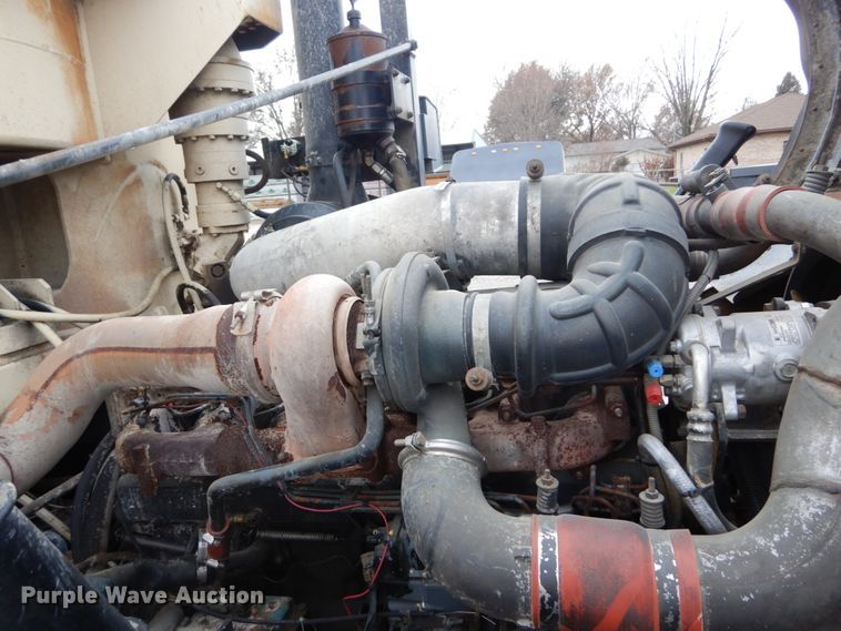 image for item DH5019 1993 Mack MR688S pump truck