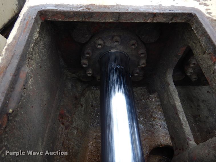 image for item DH5019 1993 Mack MR688S pump truck