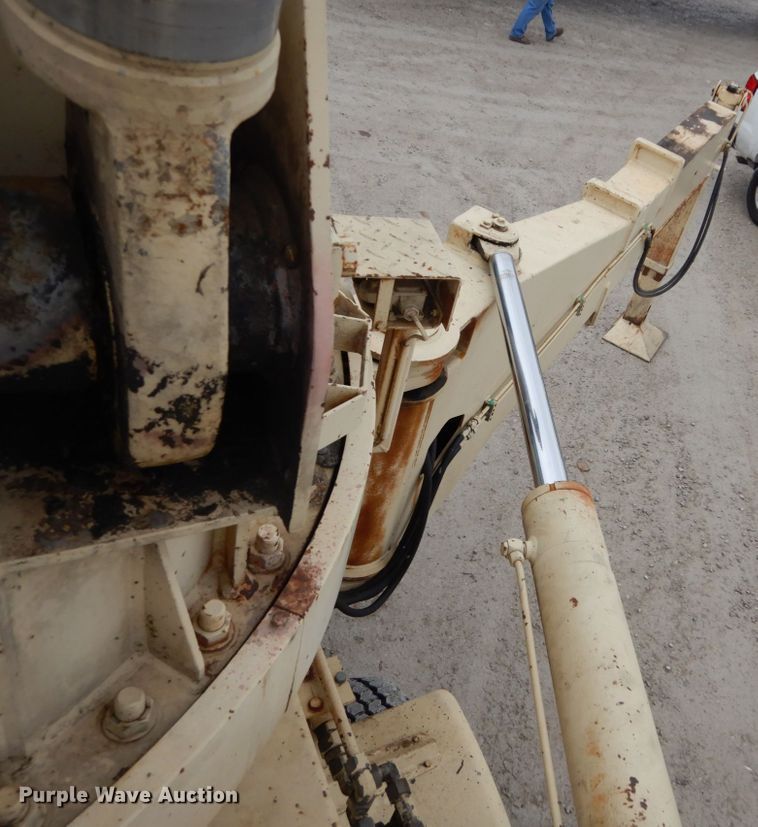 image for item DH5019 1993 Mack MR688S pump truck