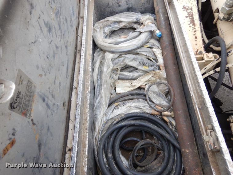 image for item DH5019 1993 Mack MR688S pump truck