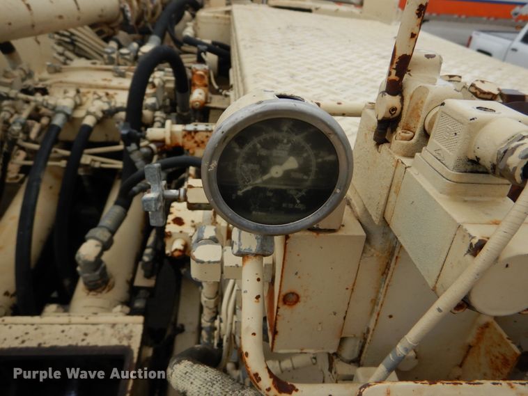 image for item DH5019 1993 Mack MR688S pump truck