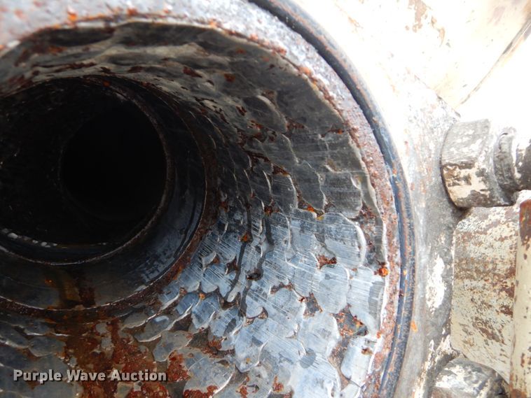 image for item DH5019 1993 Mack MR688S pump truck