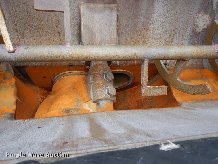 image for item DH5019 1993 Mack MR688S pump truck