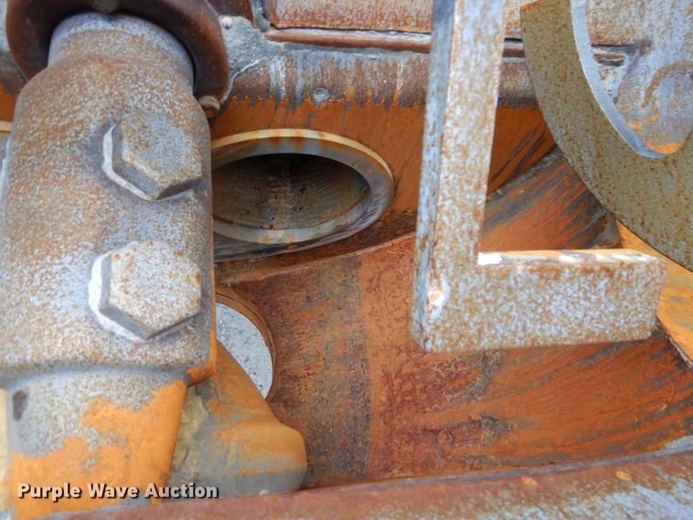 image for item DH5019 1993 Mack MR688S pump truck