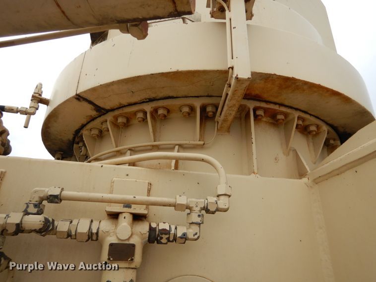 image for item DH5019 1993 Mack MR688S pump truck