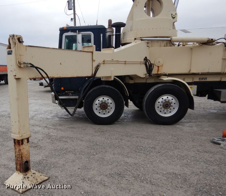image for item DH5019 1993 Mack MR688S pump truck