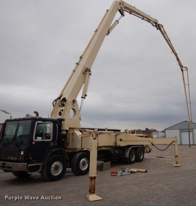 image for item DH5019 1993 Mack MR688S pump truck