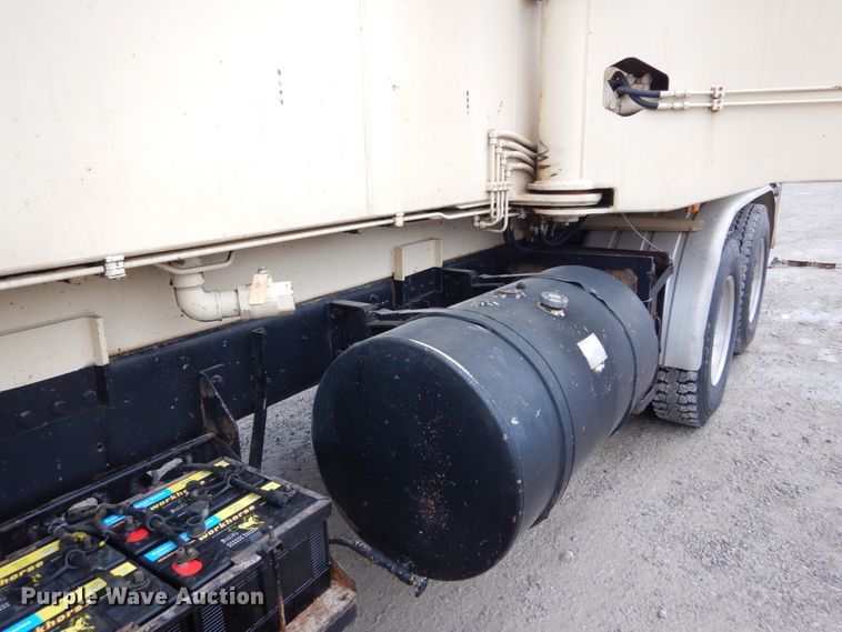 image for item DH5019 1993 Mack MR688S pump truck