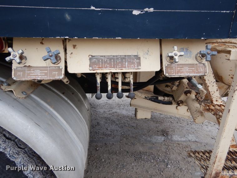 image for item DH5019 1993 Mack MR688S pump truck