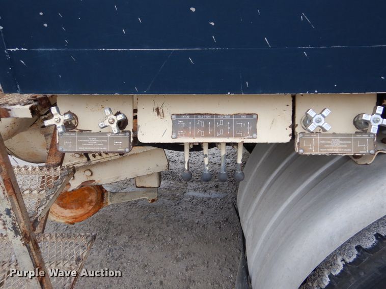 image for item DH5019 1993 Mack MR688S pump truck