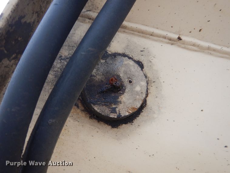 image for item DH5019 1993 Mack MR688S pump truck