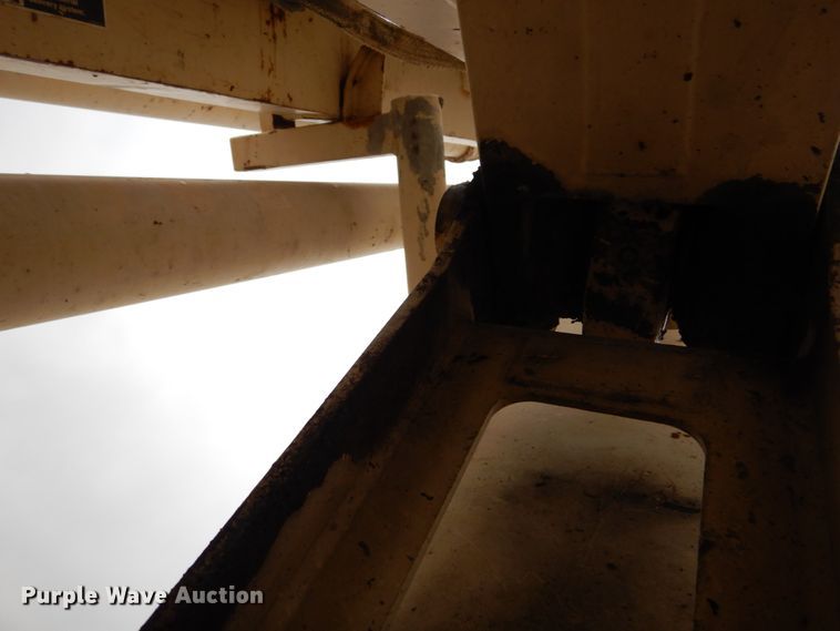 image for item DH5019 1993 Mack MR688S pump truck