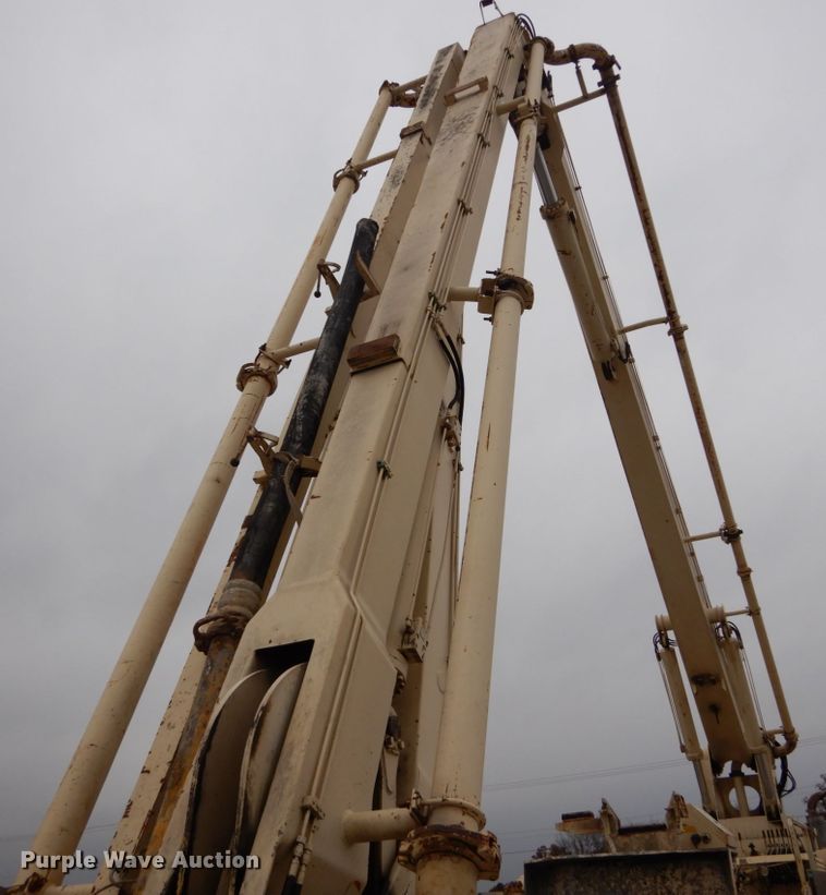 image for item DH5019 1993 Mack MR688S pump truck