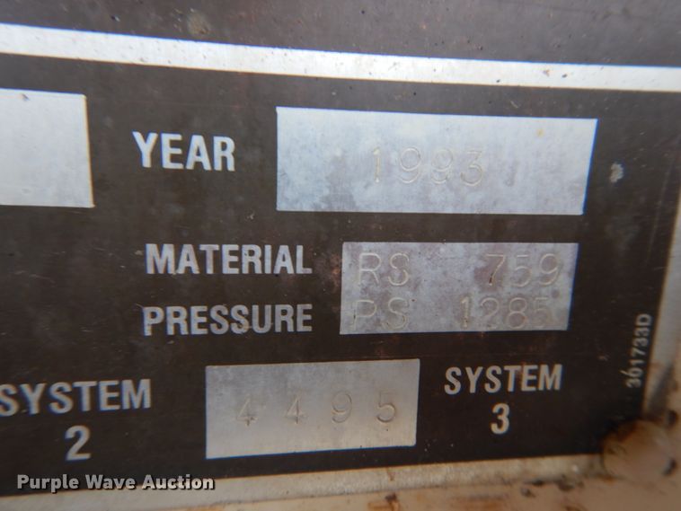 image for item DH5019 1993 Mack MR688S pump truck