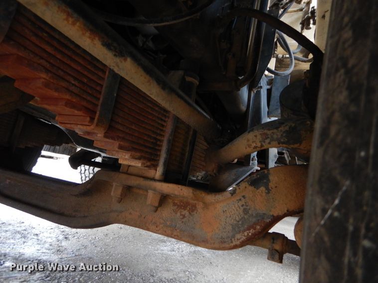 image for item DH5019 1993 Mack MR688S pump truck