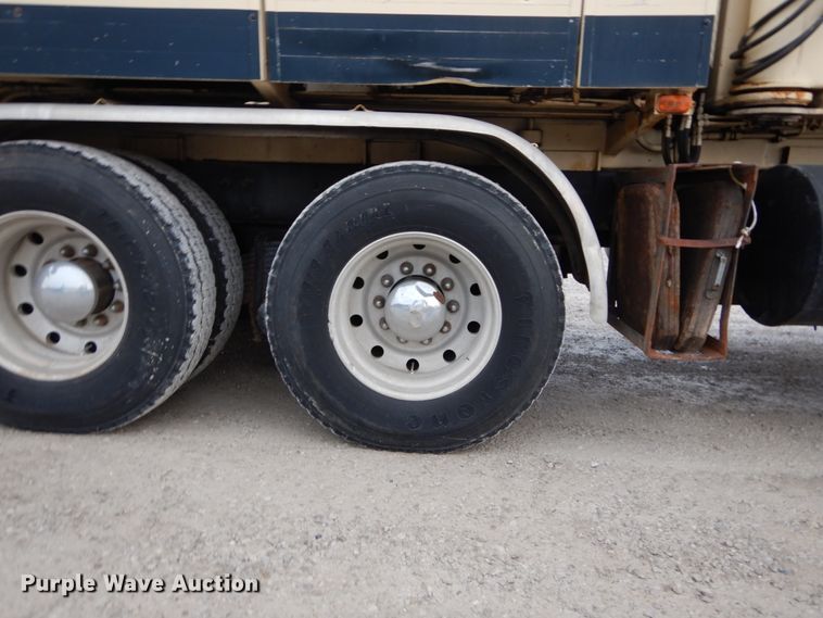 image for item DH5019 1993 Mack MR688S pump truck