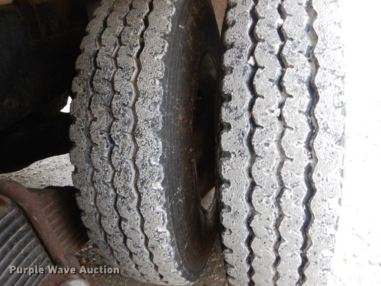 image for item DH5019 1993 Mack MR688S pump truck