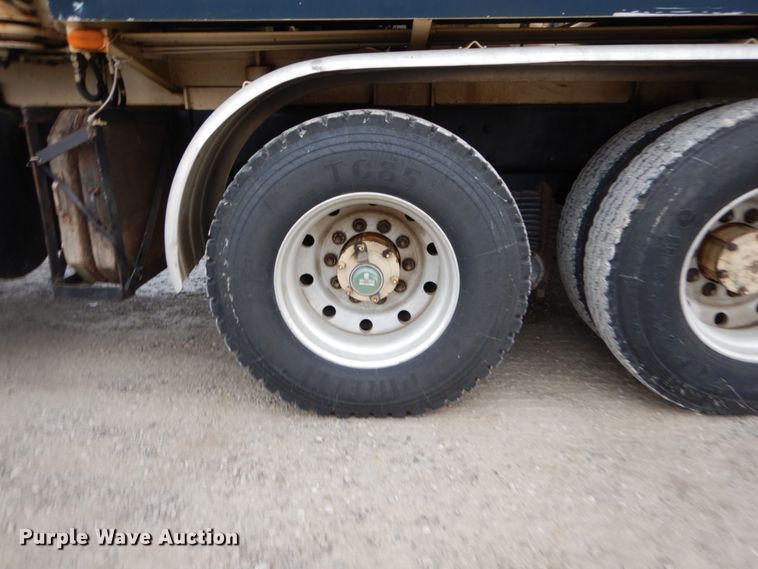 image for item DH5019 1993 Mack MR688S pump truck