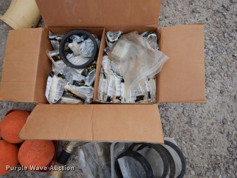 image for item DH5019 1993 Mack MR688S pump truck