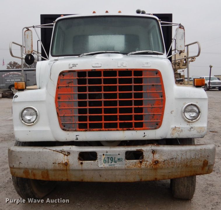 image for item DH5022 1980 Ford 8000 scissor lift truck