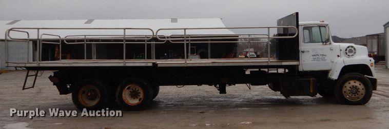 image for item DH5022 1980 Ford 8000 scissor lift truck