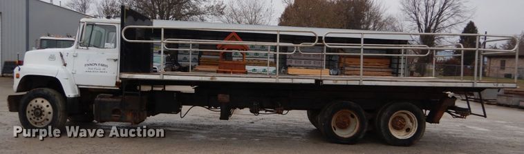 image for item DH5022 1980 Ford 8000 scissor lift truck