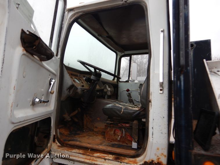 image for item DH5022 1980 Ford 8000 scissor lift truck