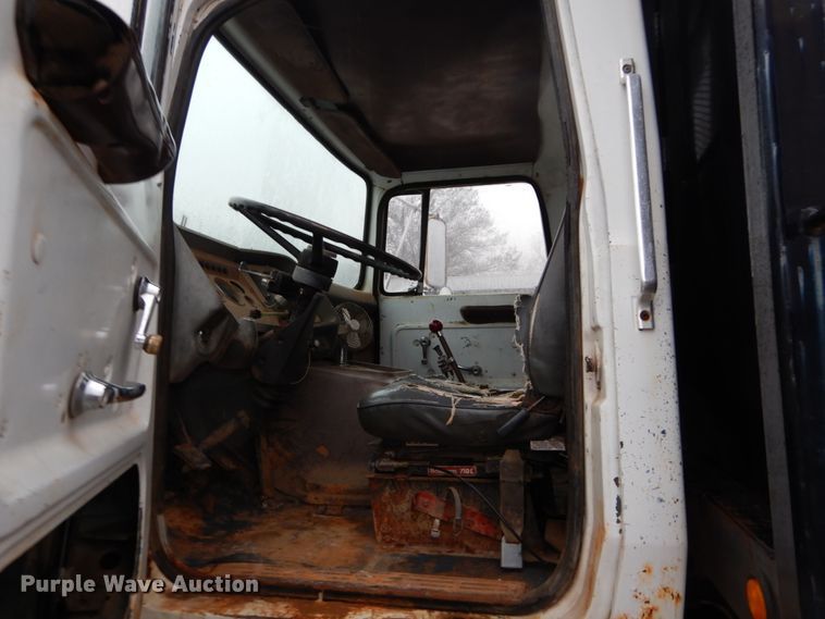 image for item DH5022 1980 Ford 8000 scissor lift truck