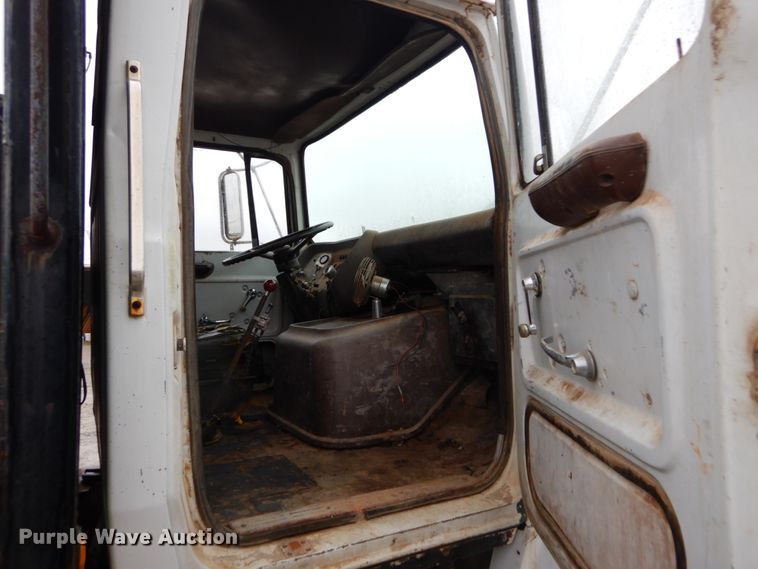 image for item DH5022 1980 Ford 8000 scissor lift truck