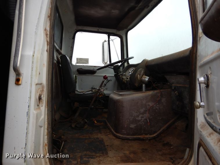 image for item DH5022 1980 Ford 8000 scissor lift truck