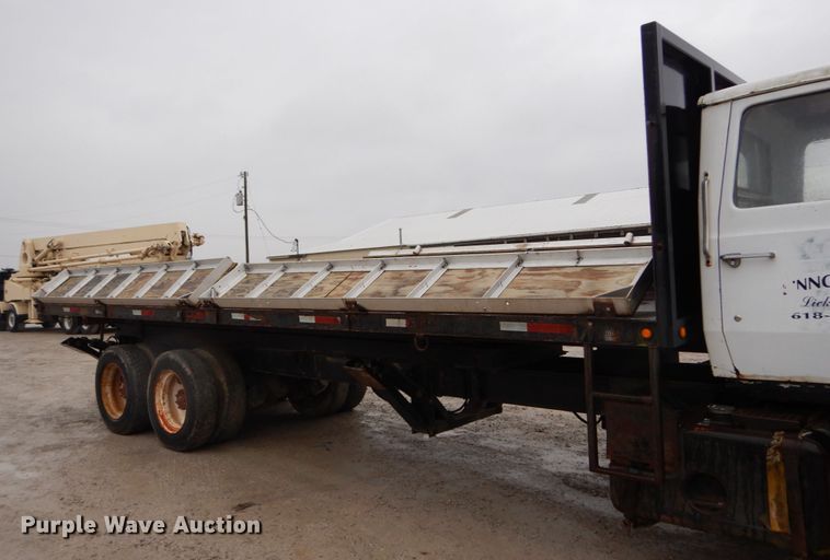 image for item DH5022 1980 Ford 8000 scissor lift truck
